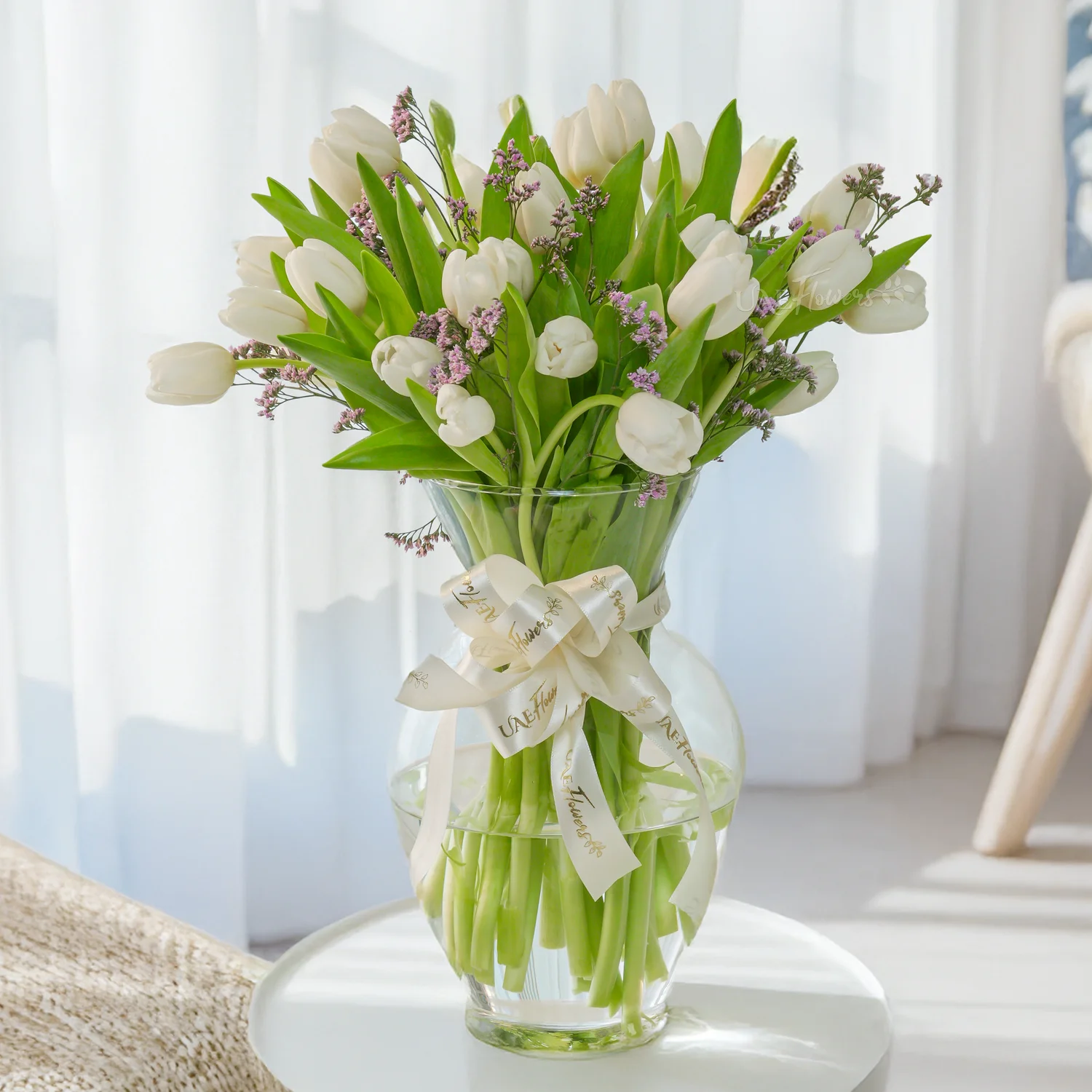 20 white tulips in a glass vase