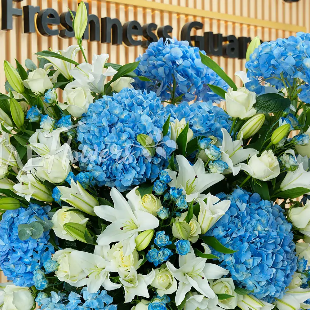 White & Blue flower Vase