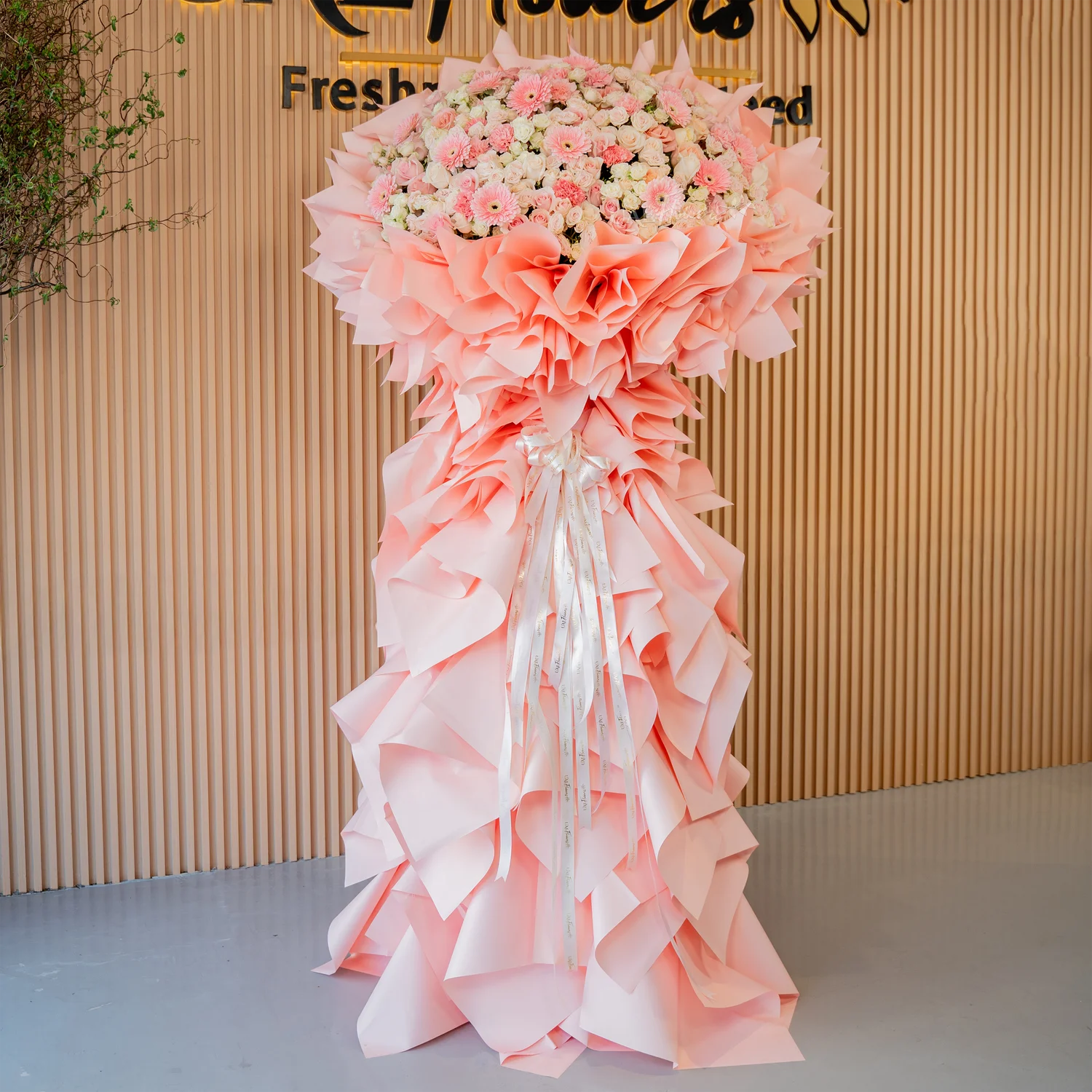 Grand Love Bouquet-Style Stand