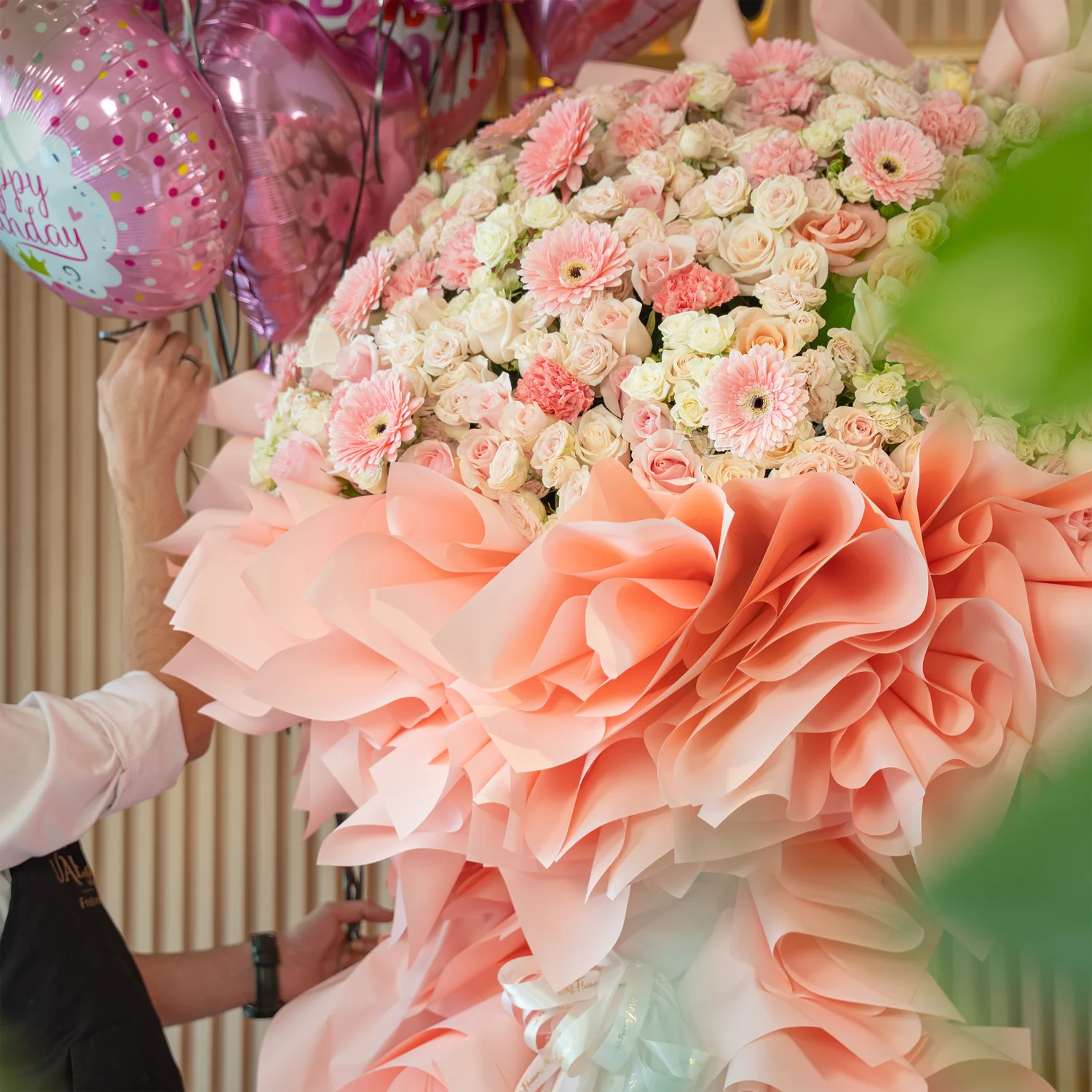 Grand Love Bouquet-Style Stand